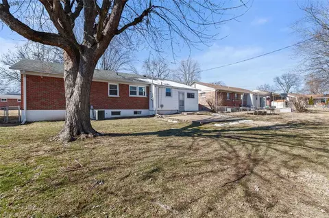 Exterior - 9032 Kickapoo Dr, Saint Louis, MO 63123 photo 4 of 8