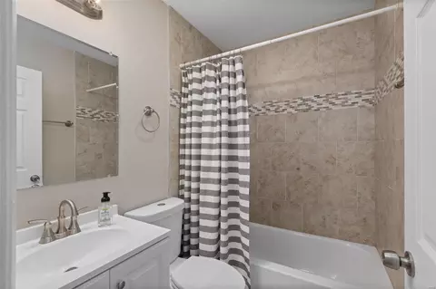 Bath - 9032 Kickapoo Dr, Saint Louis, MO 63123 photo 1 of 2