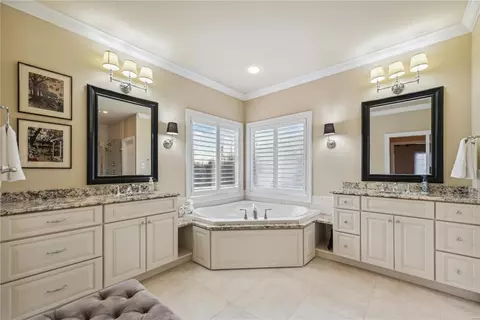 Bath - 331 Pine Bend Dr, Wildwood, MO 63005 photo 1 of 4