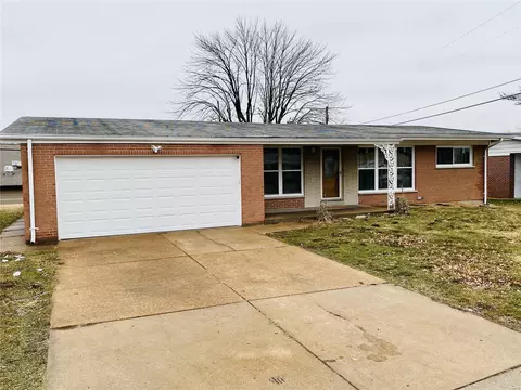 9824 Tullamoor Dr, Saint Louis, MO 63136