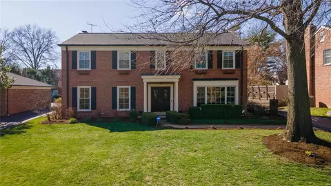 37 Rio Vista Dr, Saint Louis, MO 63124