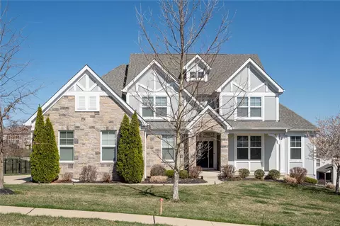 12743 Chandler Ridge Dr, Saint Louis, MO 63131