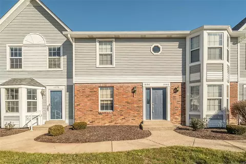 1694 Kircher Dr #E, Saint Charles, MO 63303