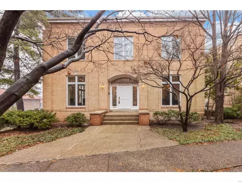 4 W Walinca Walk, Clayton, MO 63105