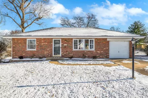 8324 Laconia Dr, Saint Louis, MO 63123