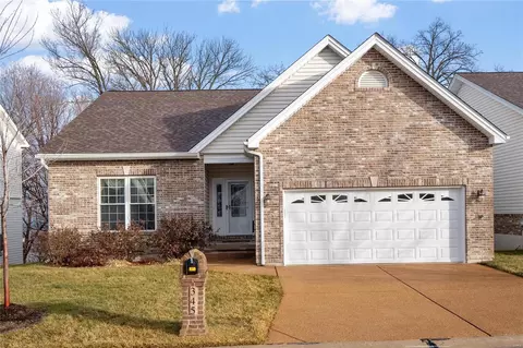 345 Newport Dr, Saint Peters, MO 63376