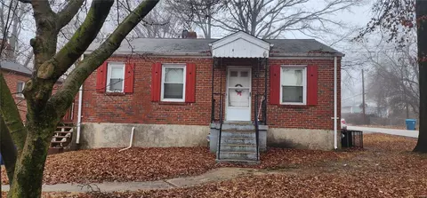 10085 Green Valley Dr, Saint Louis, MO 63136