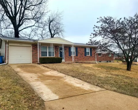 545 Lind Rd, Saint Louis, MO 63125
