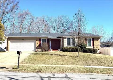 908 Parma Dr, Ballwin, MO 63021