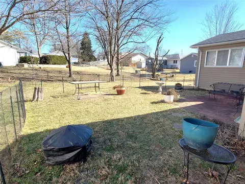 908 Parma Dr, Ballwin, MO 63021 photo 2