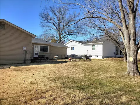 908 Parma Dr, Ballwin, MO 63021 photo 14