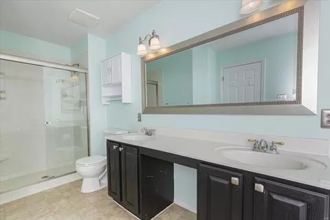 Bath - 2205 Currier Pl, O'fallon, MO 63368 photo 2 of 3