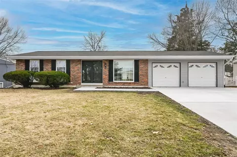 1134 Burgundy Ln, Ballwin, MO 63011