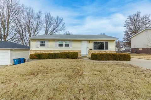 205 S Pam Ave, Saint Charles, MO 63301