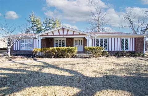 318 Sudbury Ln, Ballwin, MO 63011