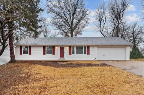 1 Shireford Ln, Saint Louis, MO 63135