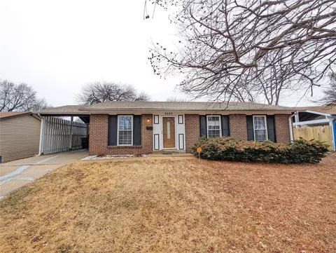 2533 Saddle Ridge Dr, Florissant, MO 63031