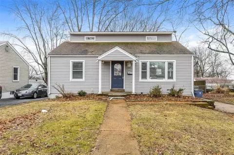 1912 Overland Dr, Saint Louis, MO 63114