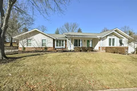 14767 Chermoore Dr, Chesterfield, MO 63017