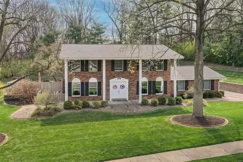 336 Clarendon Ln, Saint Charles, MO 63301