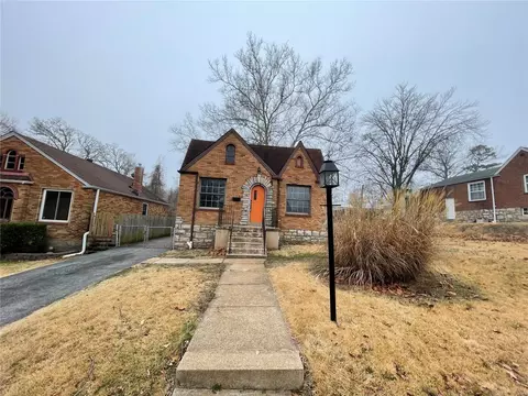 104 Shetland Dr, Saint Louis, MO 63125