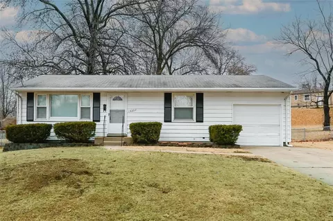 625 Bagnell Dr, Saint Louis, MO 63137