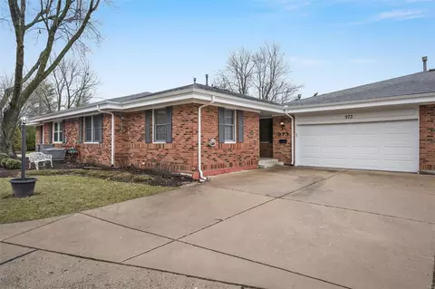 973 Claytonbrook Dr, Ballwin, MO 63011