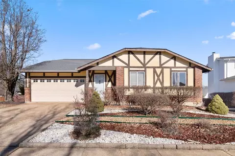 649 Showplace Ct, Ballwin, MO 63021