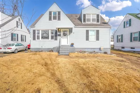 9827 Iveland Dr, Saint Louis, MO 63114