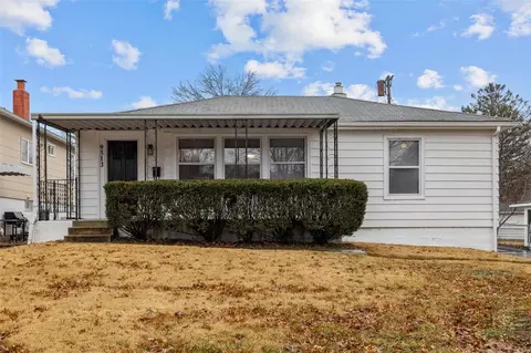 9513 Cloverhurst Dr, Saint Louis, MO 63123