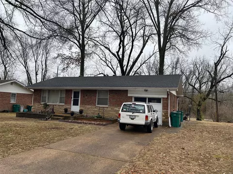 1286 Mead Dr, Saint Louis, MO 63137