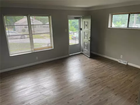 5662 Wilborn Dr, Saint Louis, MO 63136