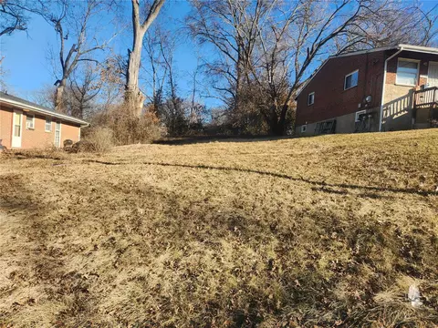 3316 W Milton Ave, Breckenridge Hills, MO 63144