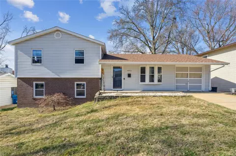 10973 Saxonhall Dr, Bridgeton, MO 63044