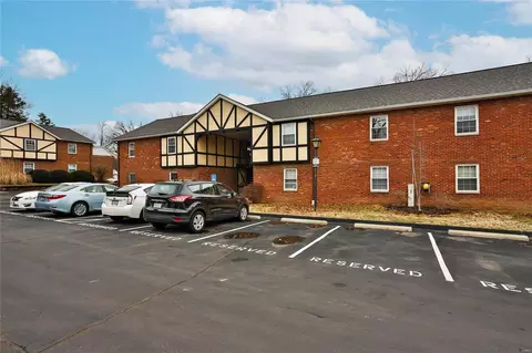 1057 Cedargate Dr, Saint Louis, MO 63122