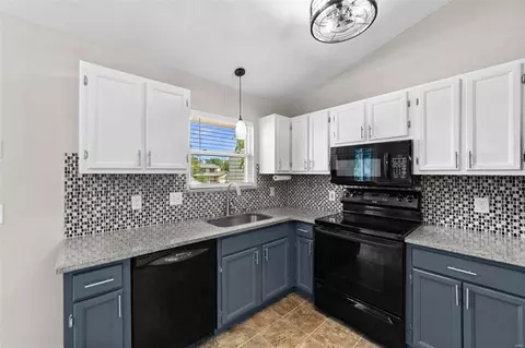 Kitchen - 142 Lamplighter Way, O'fallon, MO 63368 photo 1 of 2