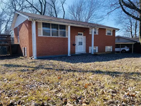 2939 Hummingbird Dr, Saint Charles, MO 63301