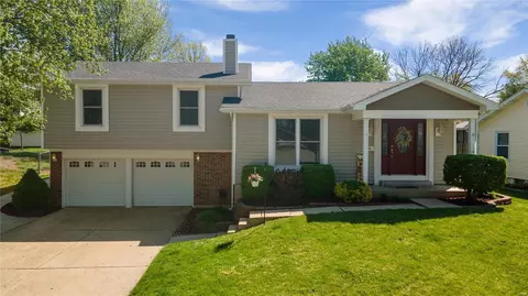 25 Strafford Dr, Saint Peters, MO 63376
