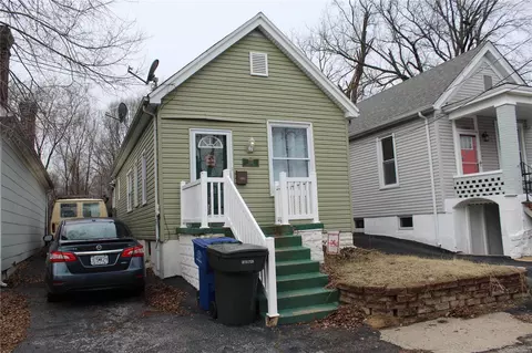 1319 Hughes Pl, Saint Louis, MO 63110