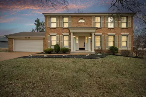4735 Arevalo Dr, Saint Louis, MO 63128