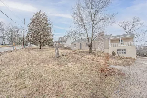 4615 Theiss Rd, Saint Louis, MO 63128