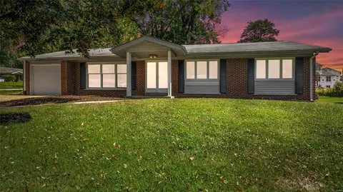 694 Bellerive Estates Dr, Saint Louis, MO 63141