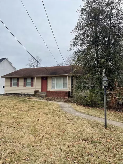 1312 W Essex Ave, Saint Louis, MO 63122