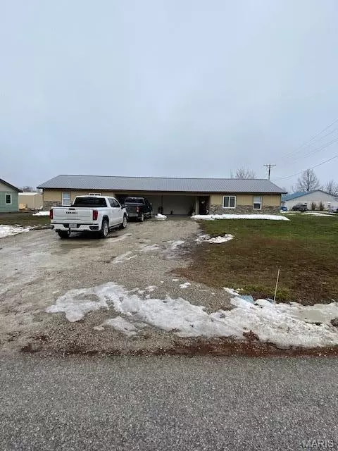810 E Cleveland St #A/B, Monroe City, MO 63456