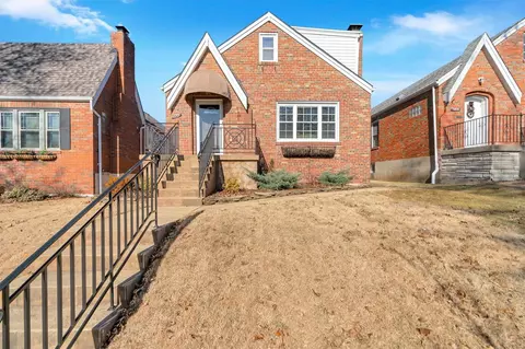 5633 Pernod Ave, Saint Louis, MO 63139