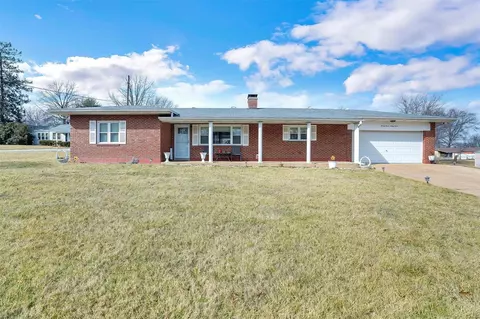 2797 Sedan Dr, Saint Louis, MO 63125