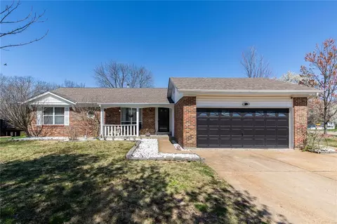 1001 Villa Gran Way, Fenton, MO 63026