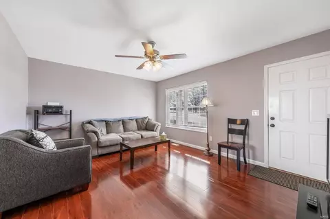 Living - 601 Woodcrest Blvd, O'fallon, MO 63368 photo 2 of 3
