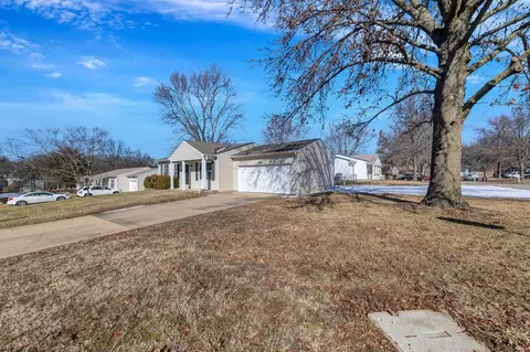 Exterior - 601 Woodcrest Blvd, O'fallon, MO 63368 photo 3 of 6