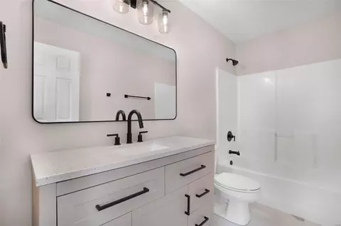 Bath - 39 Homeplate Ct, O'fallon, MO 63366 photo 3 of 3